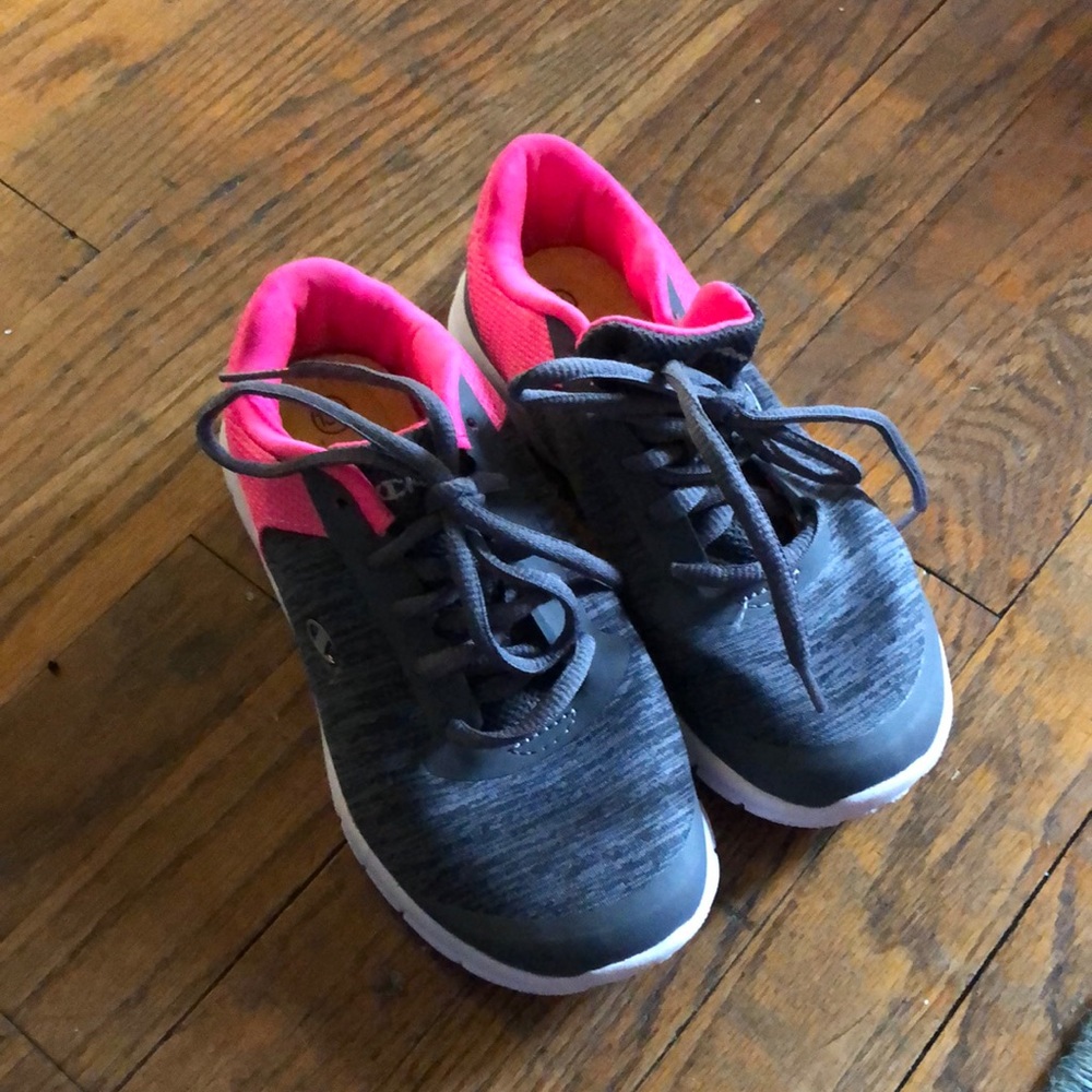 Kids Champion memory foam sneakers like new!